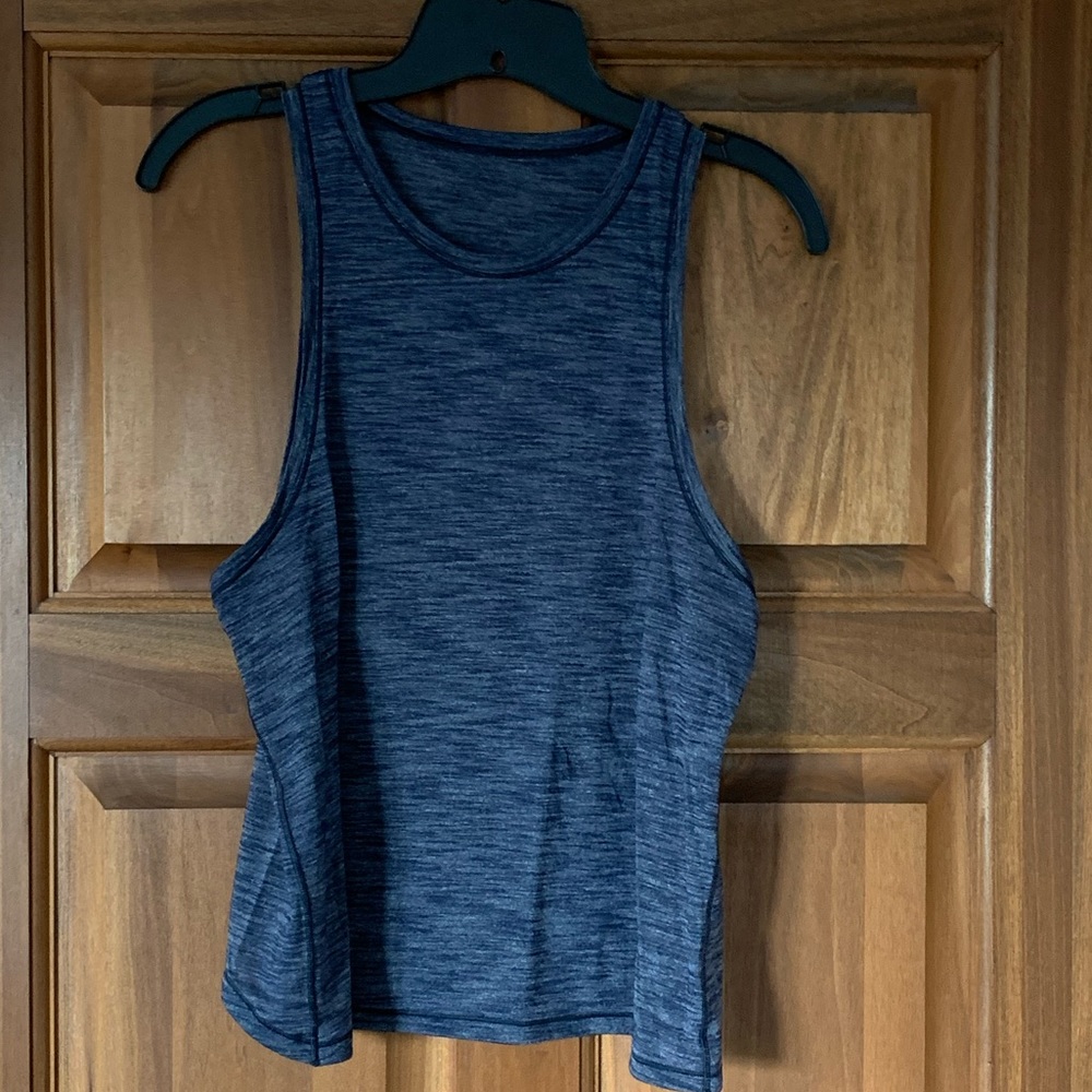 Like new lululemon tank size 8